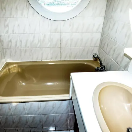 Apartment Gorgeous In Saint-cyprien With Kitchen